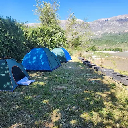 キャンプ場 Camping ジロカストラ